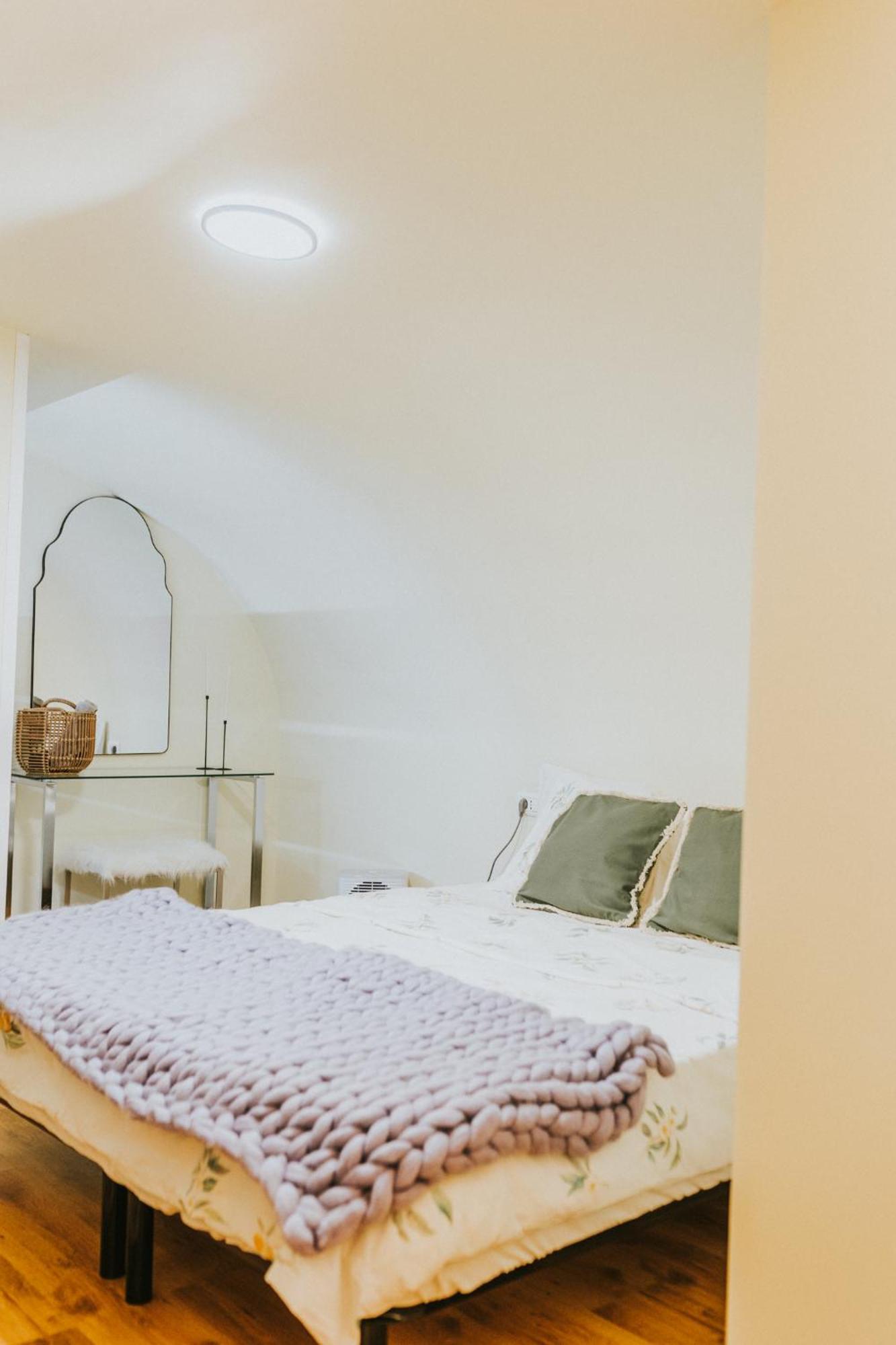 Locart -Cozy Downtown Apartment, Near Black Church With Free Wi-Fi Брашов Экстерьер фото